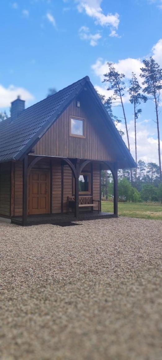 Chatka nad jeziorem - Housity