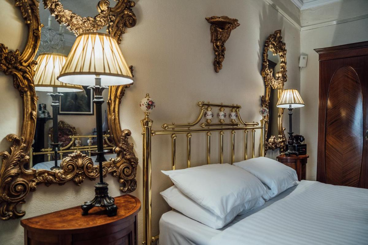 Charlemont House BNB & Self Catering options - Housity