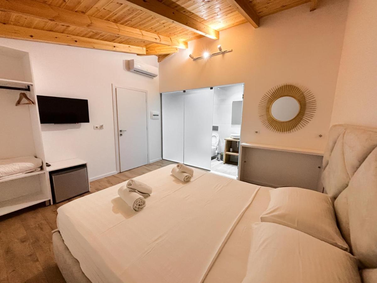 Hotel Andrea - Housity