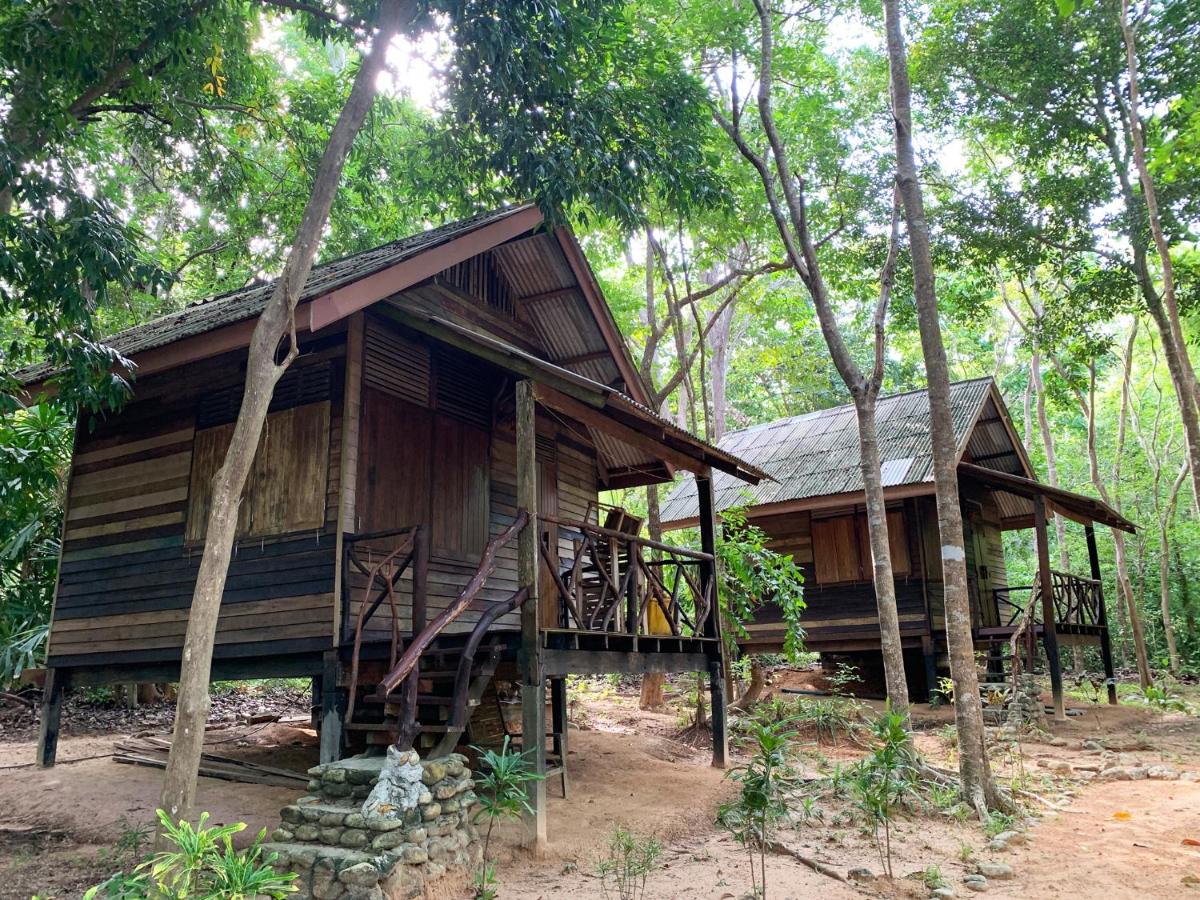 Bonhomie Beach Cottage - Housity