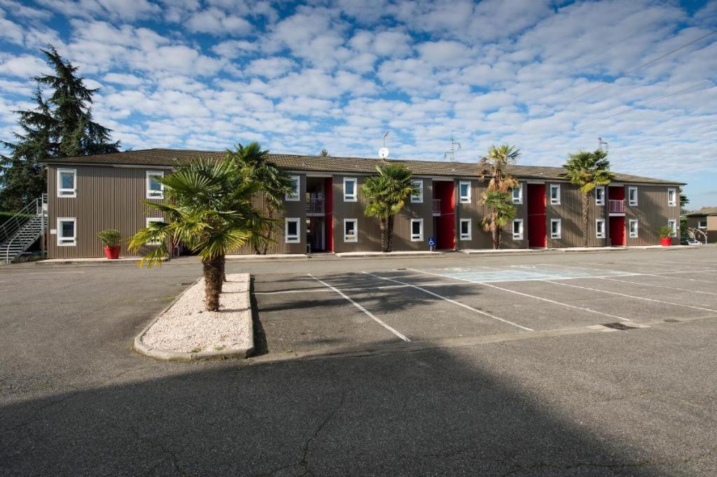 Brit Hotel Essentiel Pau Lescar - Housity