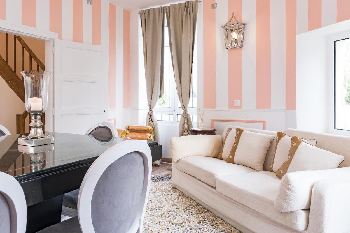 Coin salon dans l'établissement Château de Tressé
