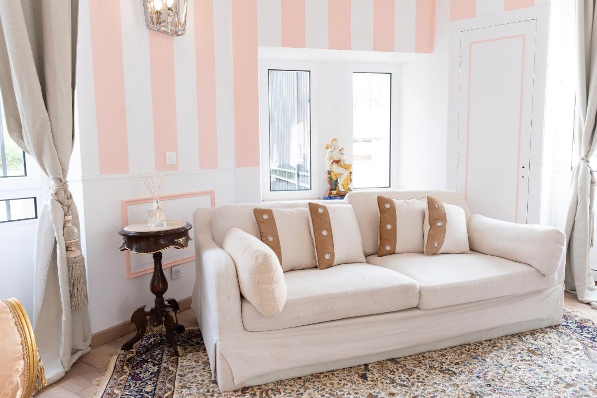 Coin salon dans l'établissement Château de Tressé