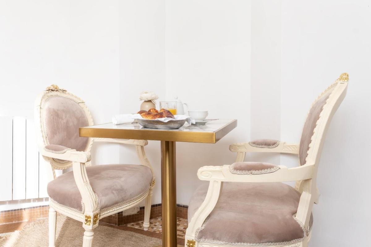 Coin salon dans l'établissement Château de Tressé