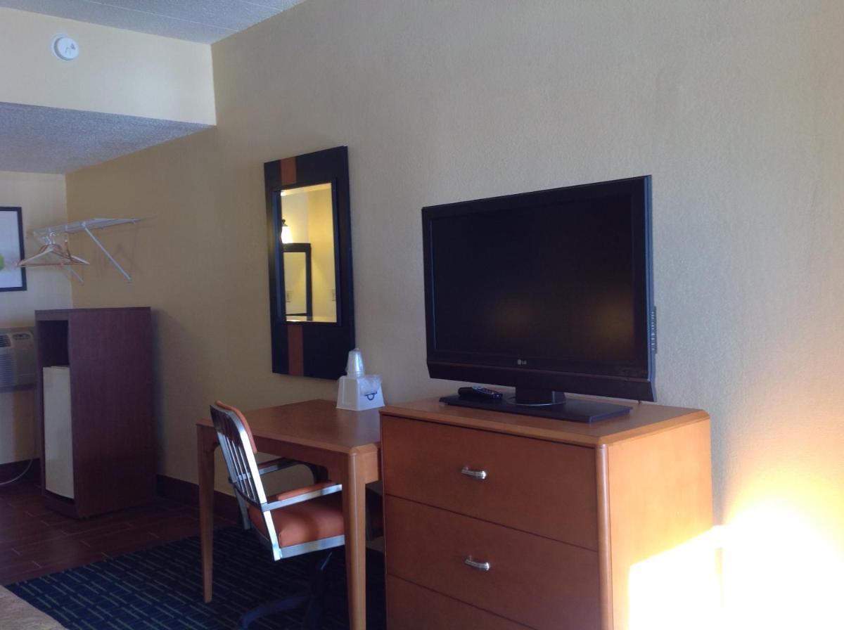 DIAMOND INN & SUITES - Housity