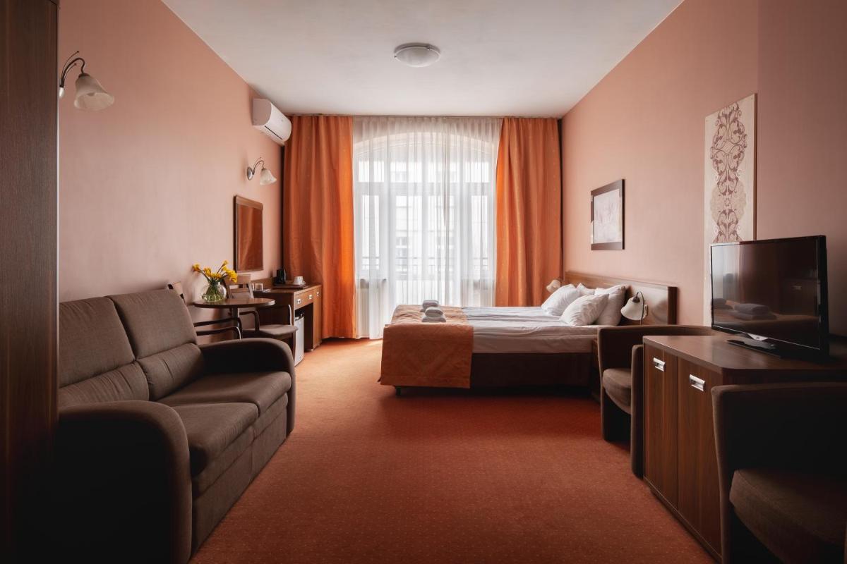 Paria Hotel - Housity