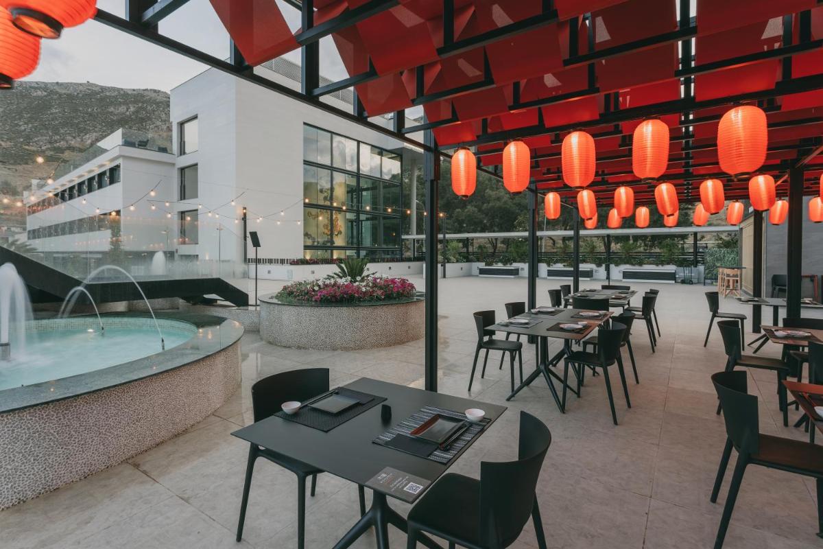Un restaurante o sitio para comer en Hotel El Mirador