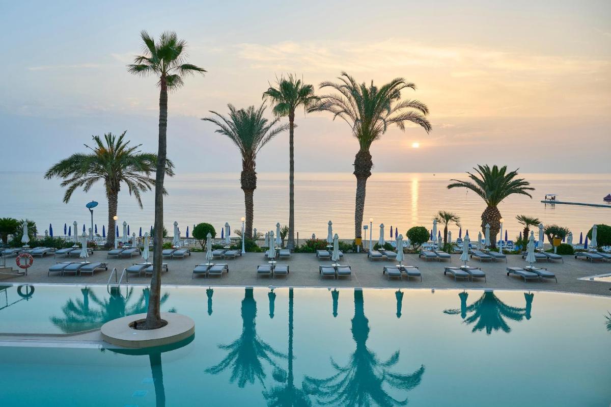 Sunrise Beach Hotel - Housity