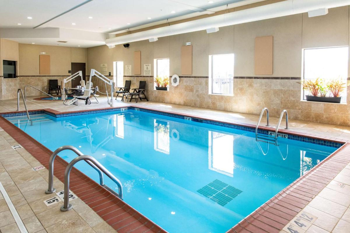 Hampton Inn & Suites Effingham - Housity
