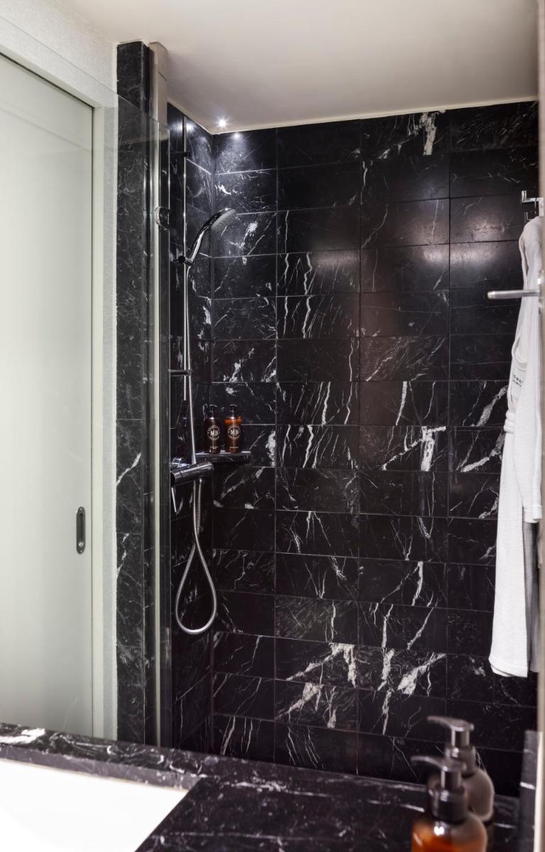Un baño de Hotel Miró