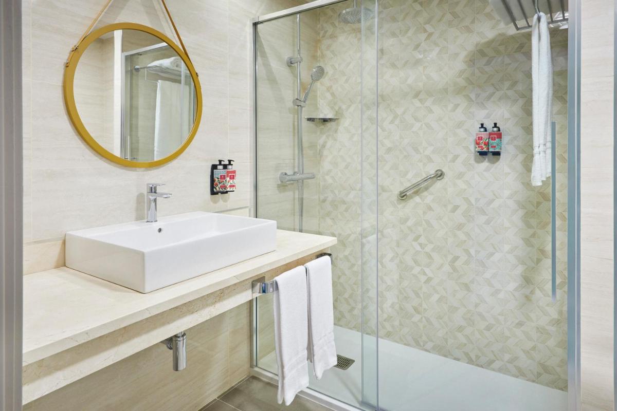 Un baño de Hesperia Sevilla