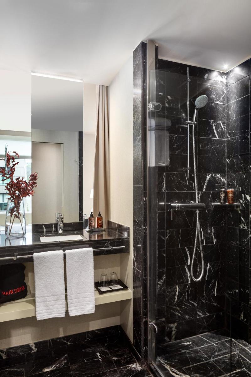 Un baño de Hotel Miró