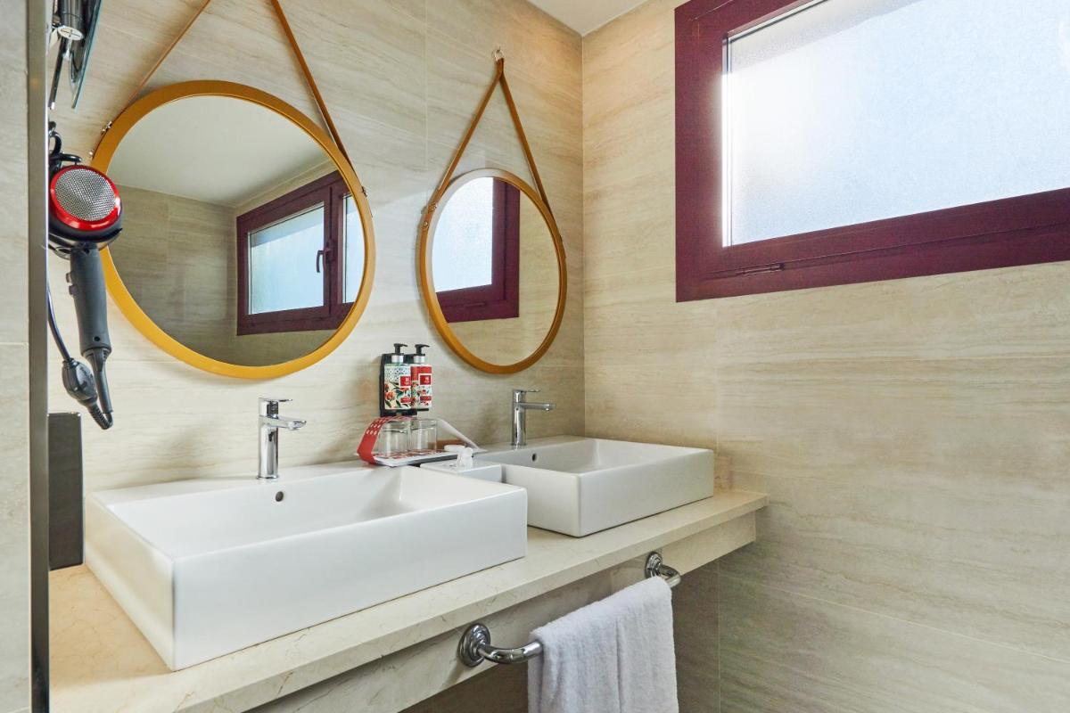 Un baño de Hesperia Sevilla