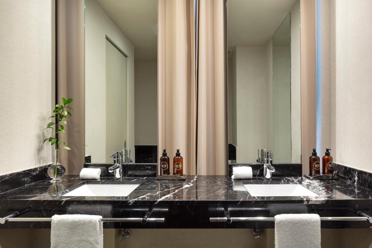 Un baño de Hotel Miró
