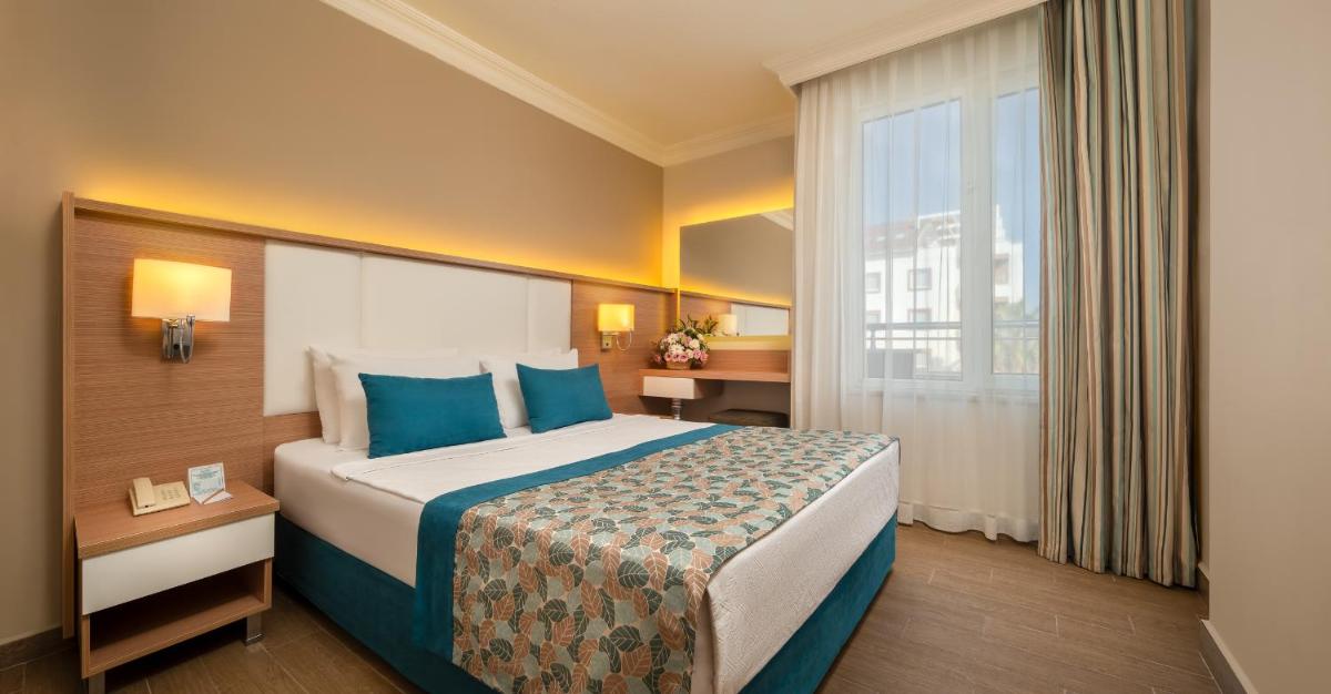 Royal Garden Beach Hotel - Housity