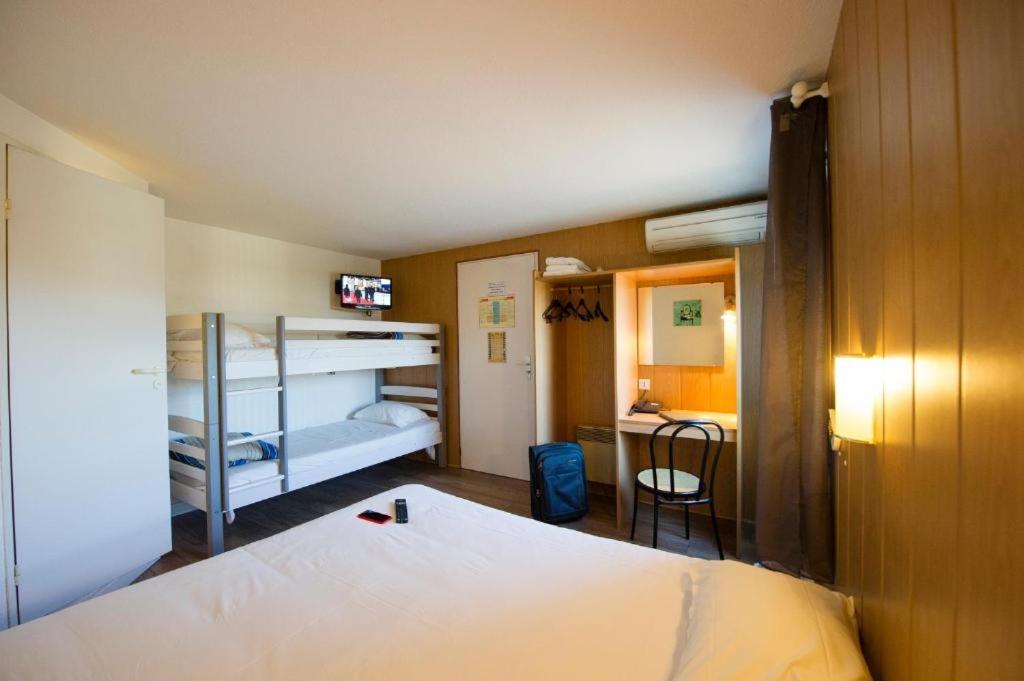Brit Hotel Essentiel Pau Lescar - Housity