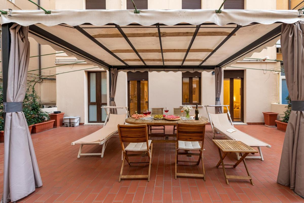 Casa del Teatro appartamento con splendida terrazza di fronte al Teatro Rossini - Housity