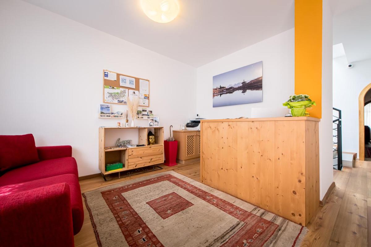 Am Schloss Guest House - Housity