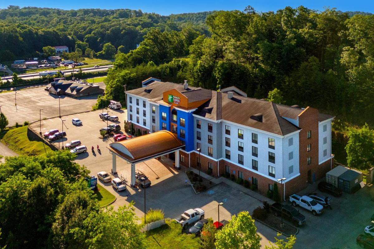 Holiday Inn Express & Suites Cross Lanes by IHG - Housity