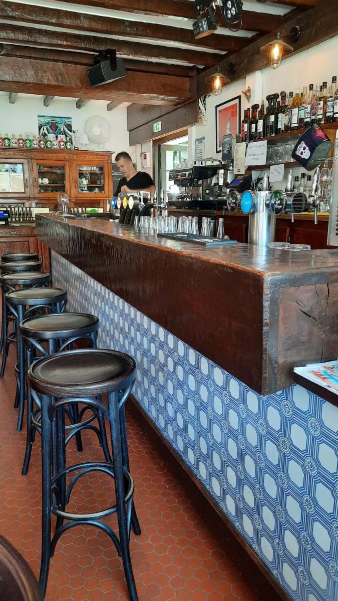 Salon ou bar de l'établissement Hotel Mendionde