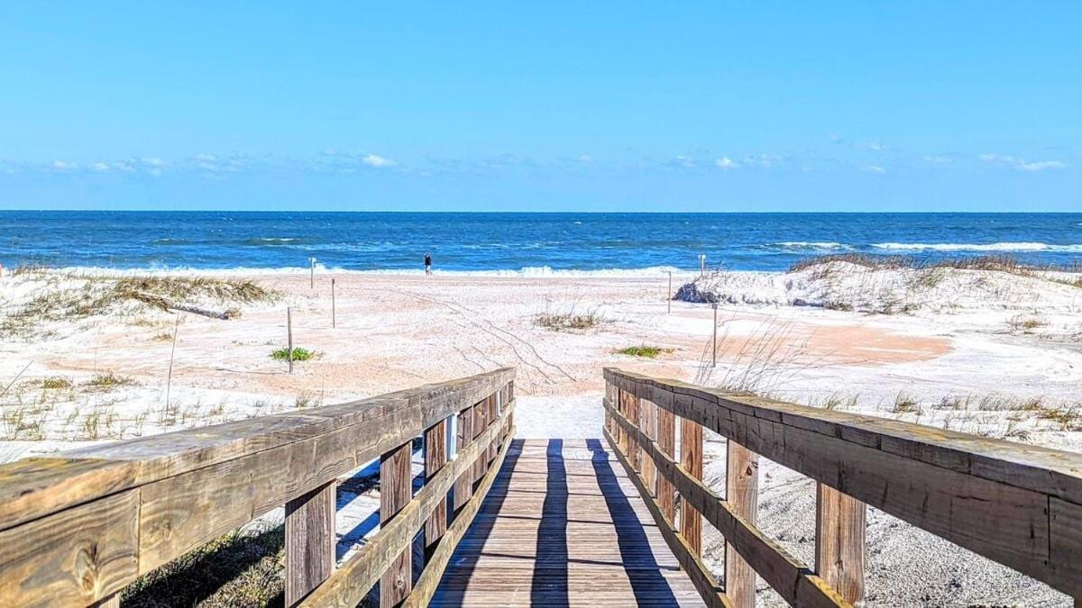 St Augustine Beach Retreat - Housity