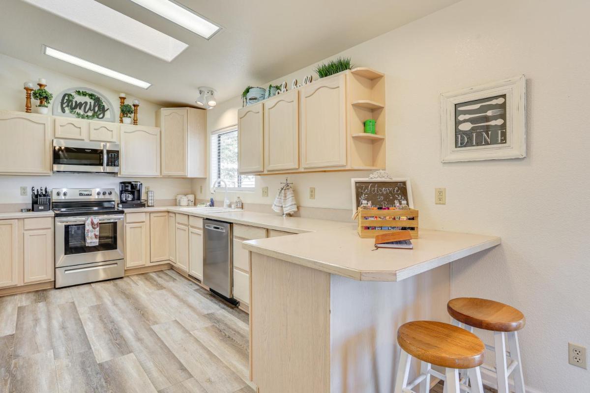 2 Mi to Dwtn Family Getaway with Deck in Payson! - Housity