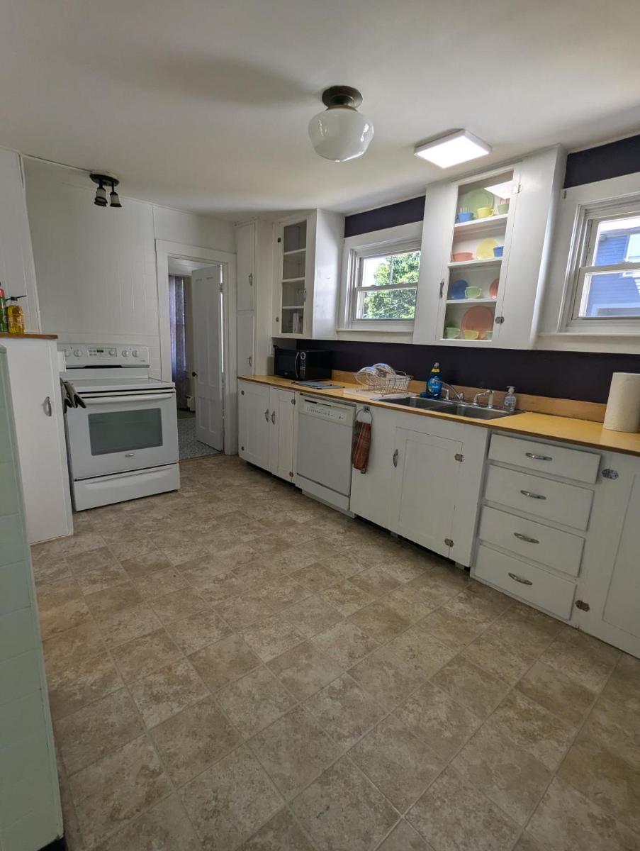 Blooming Inn Shelburne Falls - Housity