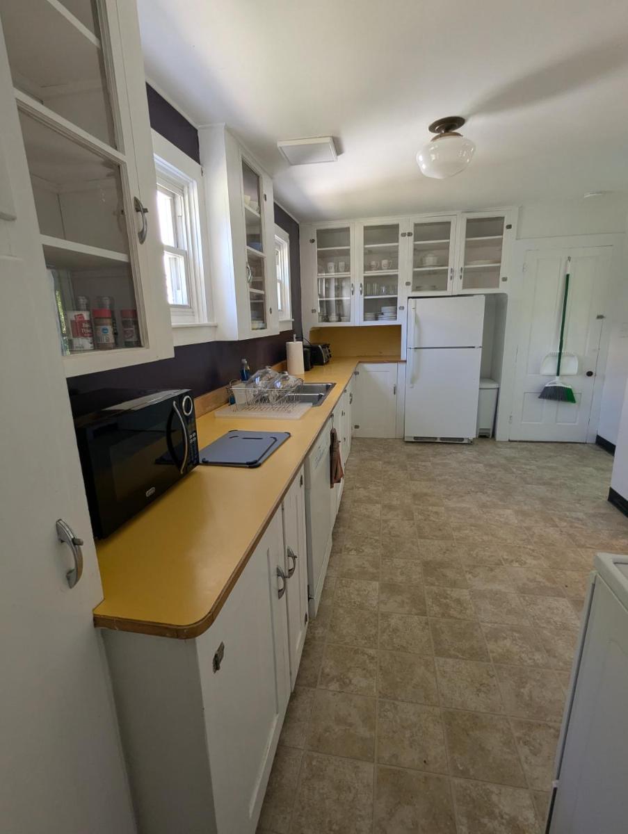 Blooming Inn Shelburne Falls - Housity