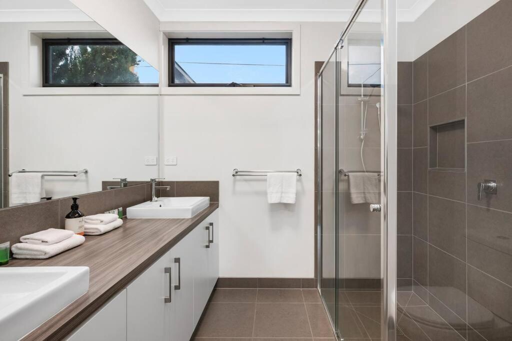 West Side Townhouse in Geelong West - Housity