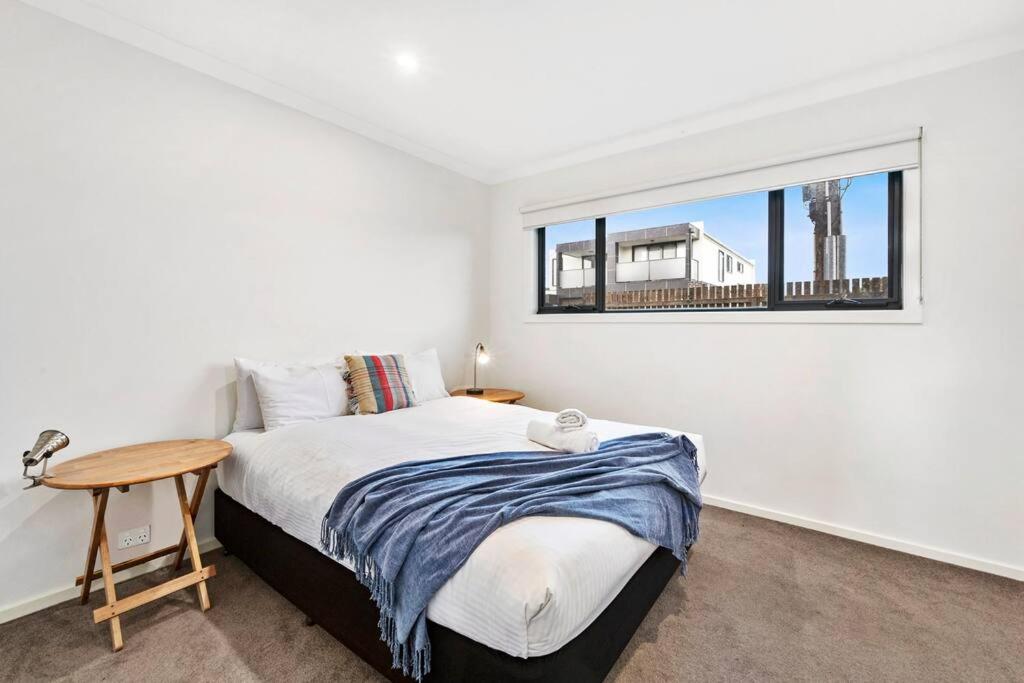 West Side Townhouse in Geelong West - Housity