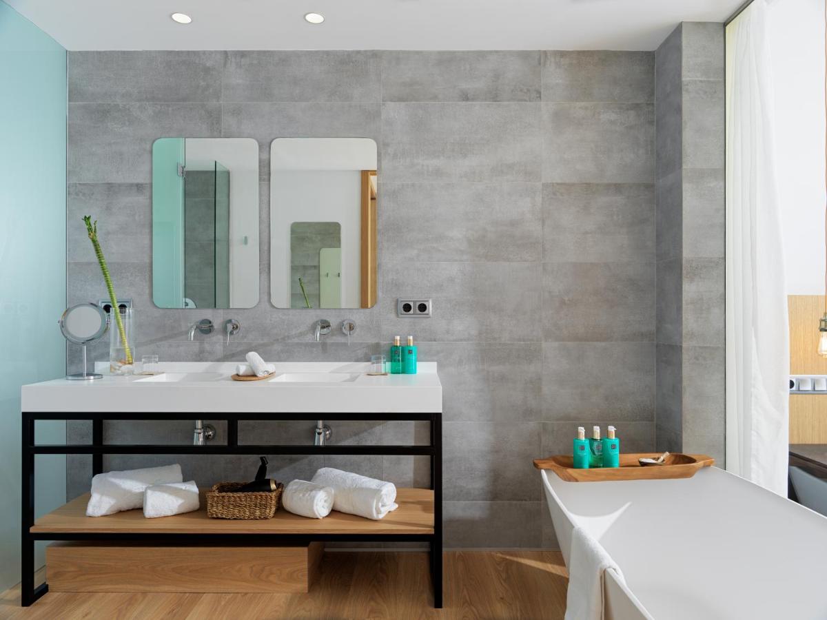 Un baño de Hotel Saratoga