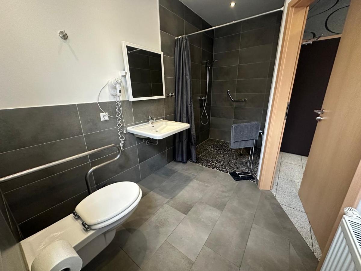 Nella Parkhotel - Housity