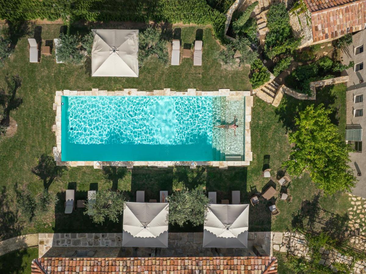 Piscine de l'établissement Château de Berne ou située à proximité