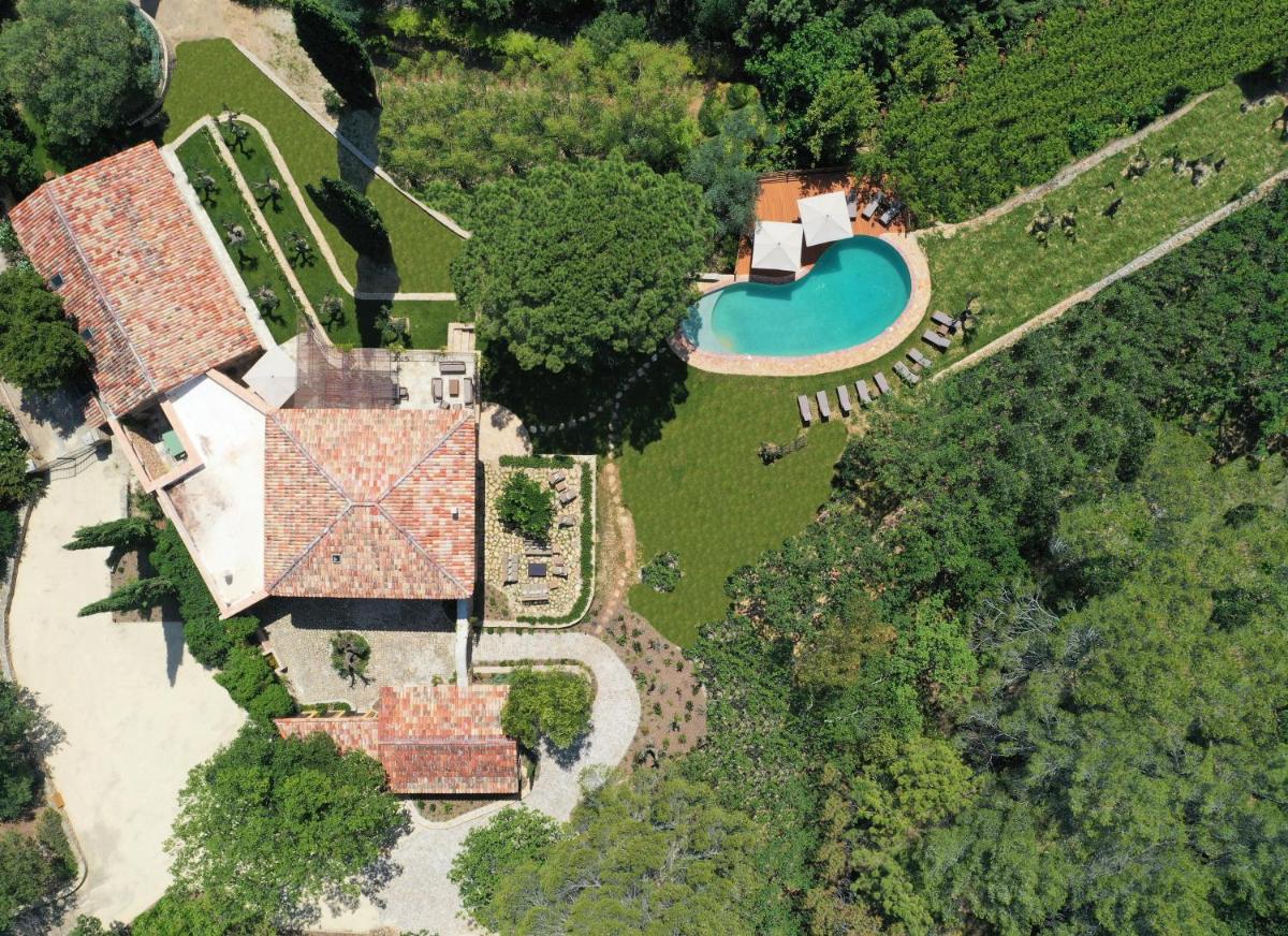Piscine de l'établissement Château de Berne ou située à proximité