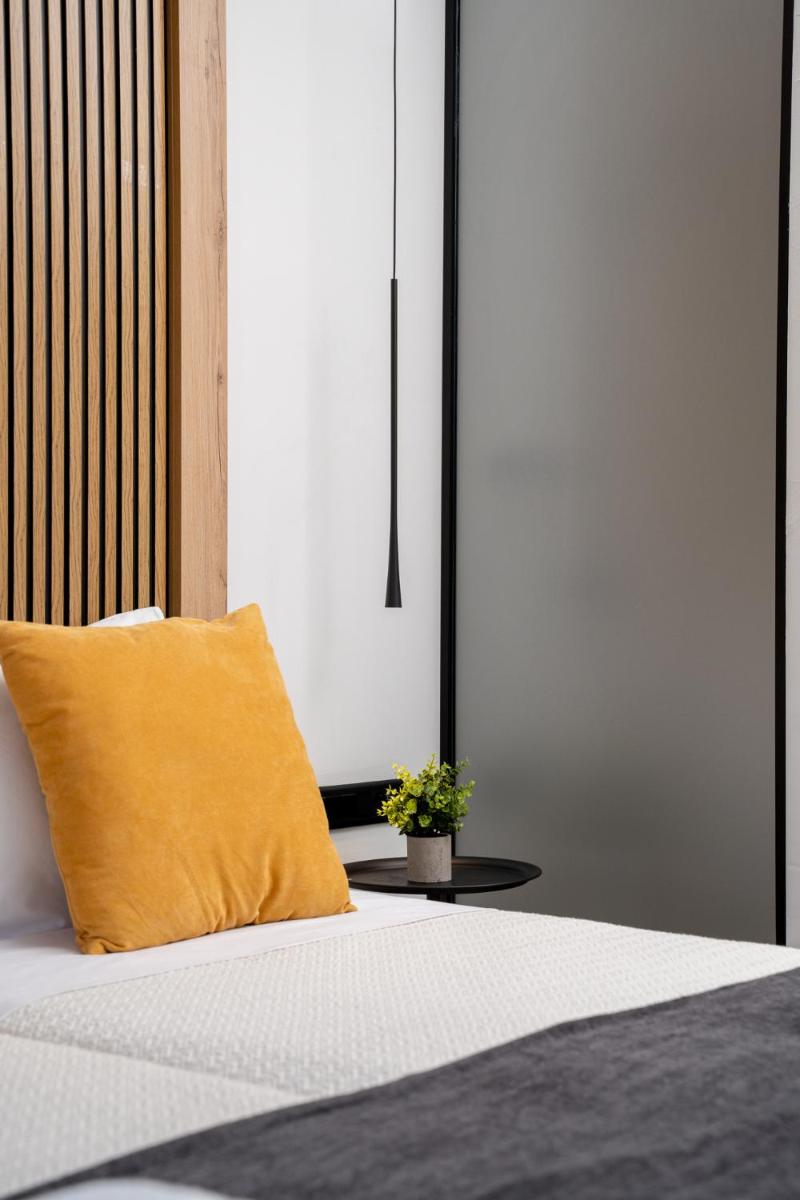 INCORSΟ - Smart Luxury Stay - Athens Airport - 24HR PassCode Check In - Housity