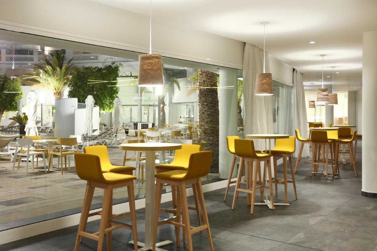 Un restaurante o sitio para comer en Iberostar Selection Lanzarote Park