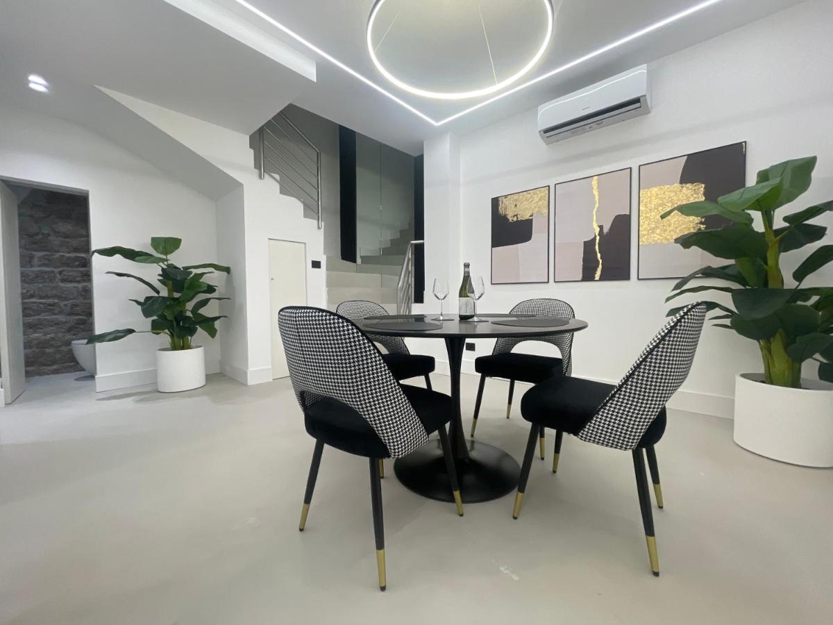 Spacious Renovated 2BR Townhouse Cavour 41, Historic Centre Olbia - Housity