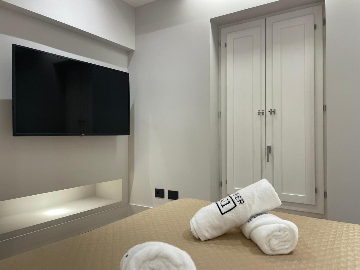 Spacious Renovated 2BR Townhouse Cavour 41, Historic Centre Olbia - Housity