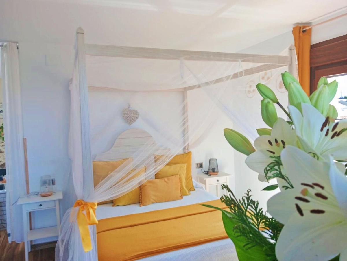 Escapada para parejas en habitación con Jacuzzi,vistas al Castillo de Trevejo y opción de cena en su restaurante - Housity