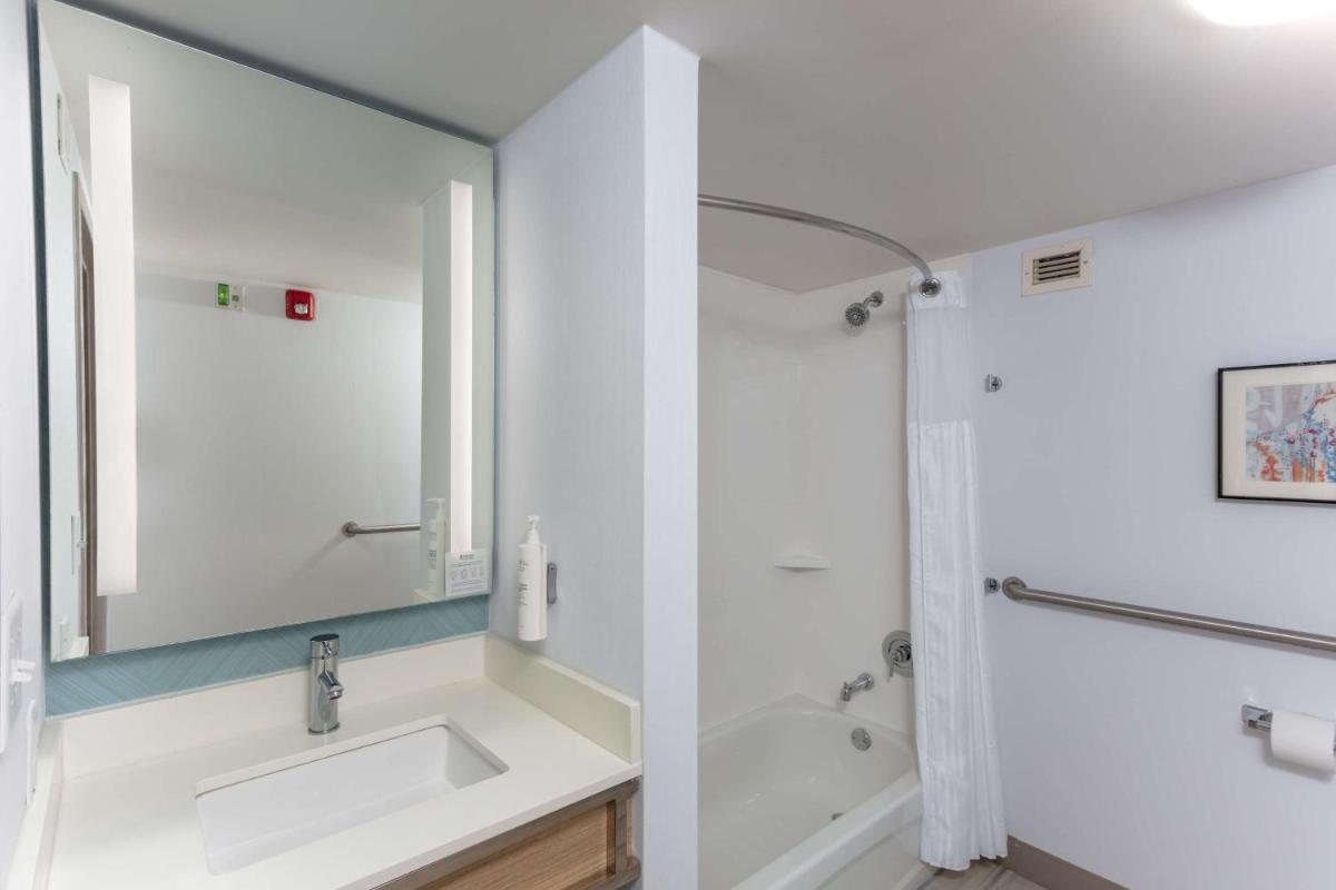 Hilton Garden Inn Columbus - Housity
