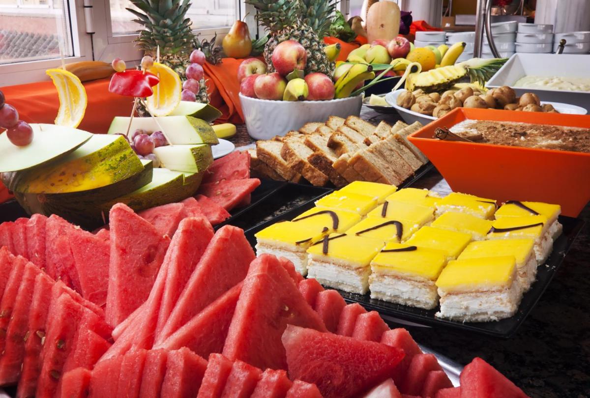 Comida en o cerca de este hotel