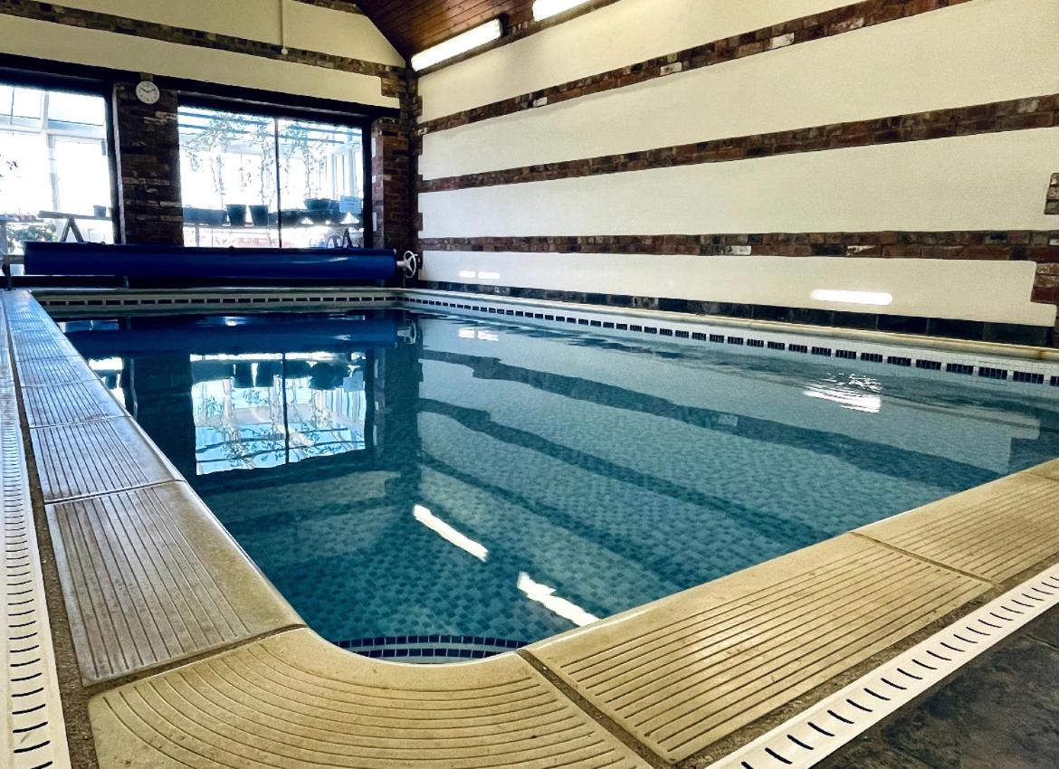 Silverwood Coach House, with pre booked use of Indoor Swimming Pool - Housity