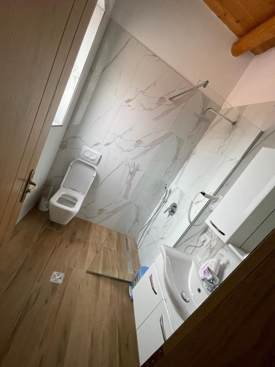 Guest House Bracaj - Housity