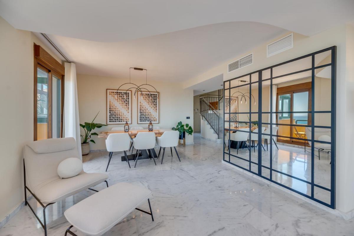 Luxury 4BDR Penthouse with Sea Views - Housity