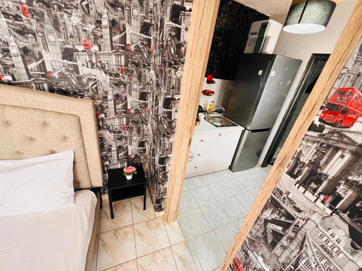 blue Hotel - Housity