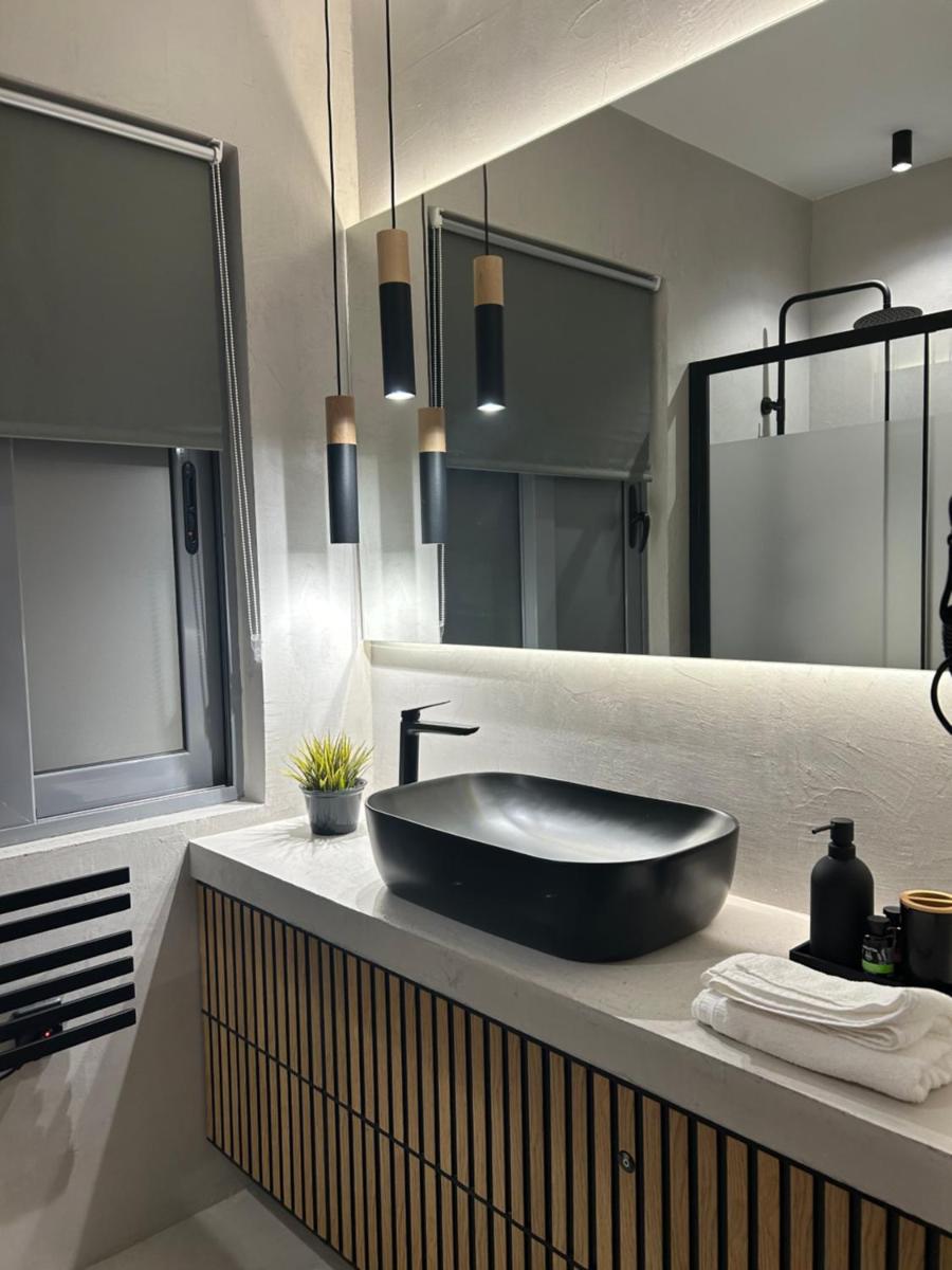 INCORSΟ - Smart Luxury Stay - Athens Airport - 24HR PassCode Check In - Housity