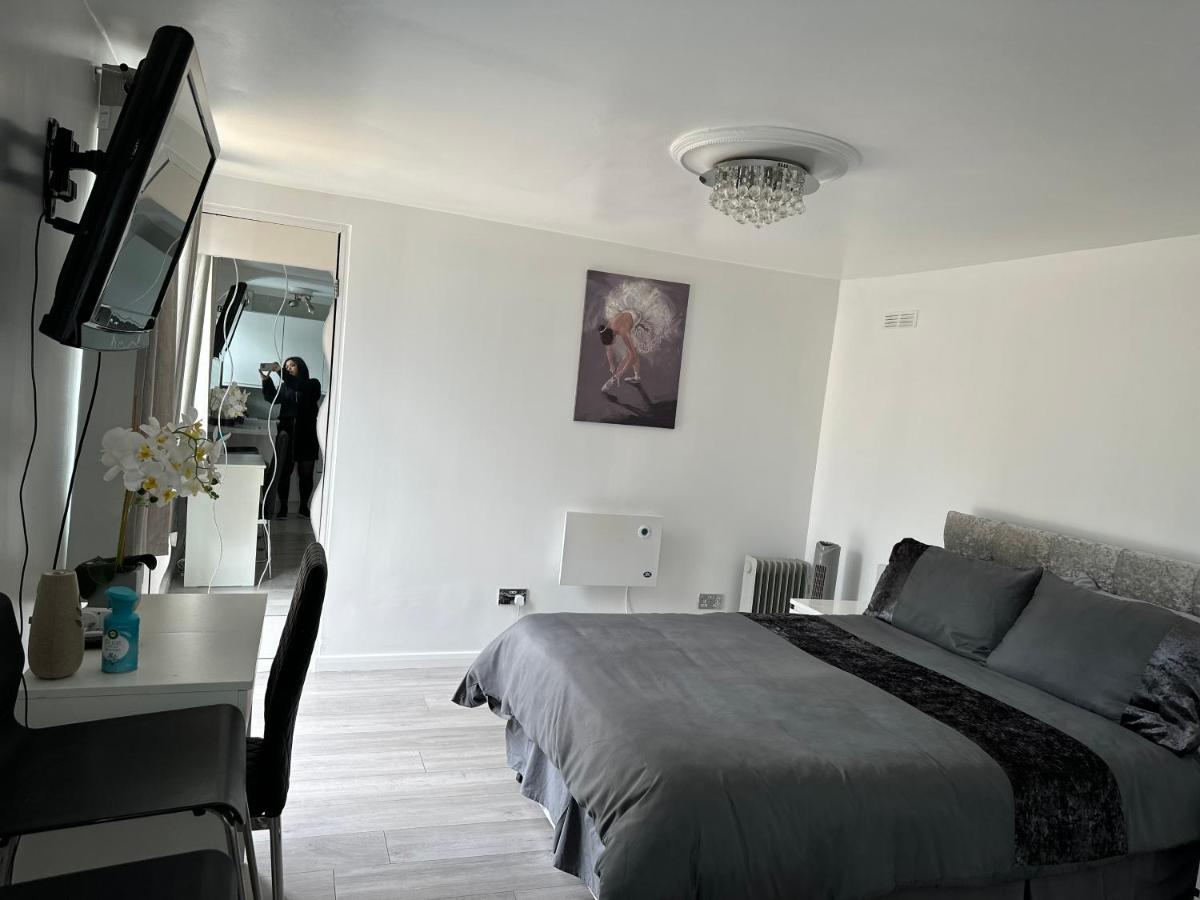Outhouse fully equipped studio - Housity