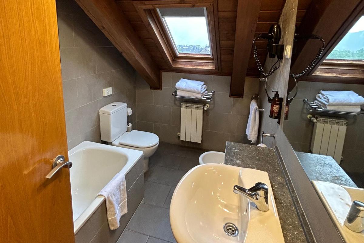 Un baño de Aparthotel Siente Boí & SPA