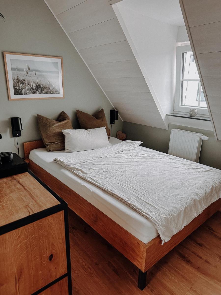 Stilvolles Gästezimmer mit Bad in Mechernich-Zentrum - Housity