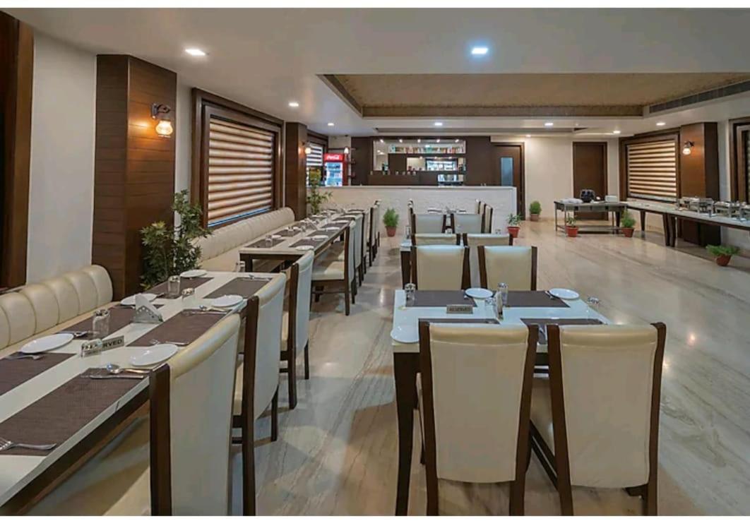 Hotel Agra Grande By Goyal Hoteliers - Housity